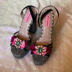 Betsey Johnson platform sandals NEW